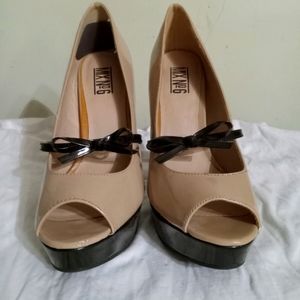 Women's dress shoes